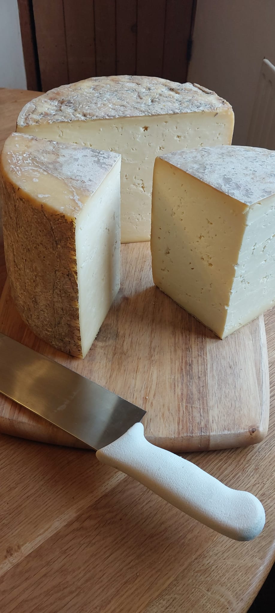 PAGEWOOD Cheddar (medium & raw)