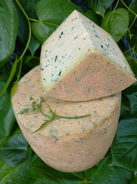 WILDWOOD Mature Cheddar with Wild Garlic (Raw)